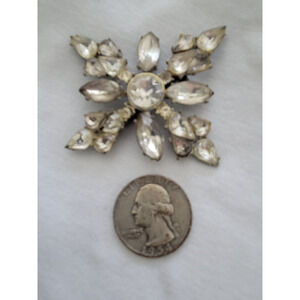 Silver-Tone Crystal Flower/Snowflake? Brooch with Round Oval Crystal Stones